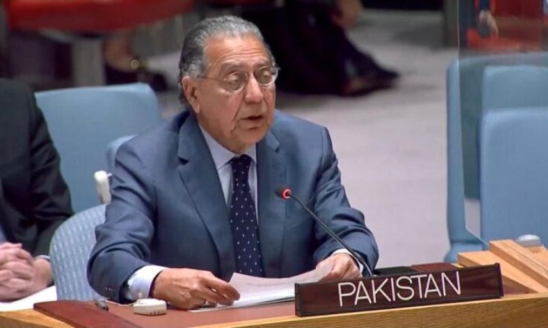 Pakistan envoy Munir Akaram in UN assembly, file photo from APP