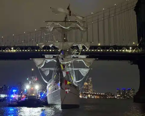 Mexican Navy Vessel Hits Iconic Landmark