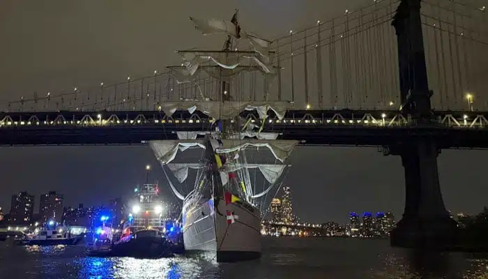 Mexican Navy Vessel Hits Iconic Landmark