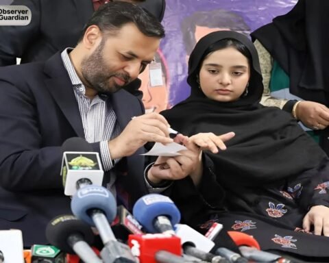 Health Minister Kamal Gets His Daughter Vaccinated