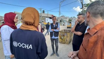 Gaza, October 2025. OCHA and OPTHF staff visit a project aiming at removing waste and restore access to clean water. The project, funded by the OPT Humanitarian Fund, is implemented by Première Urgence Internationale (PUI) in partnership with the Palestinian Agricultural Relief Committees (PARC). It aims to restore access to safe water, sanitation, and hygiene services for 10,000 displaced and returnee individuals in Gaza, Deir Al Balah, and Khan Younis. The project will deliver 60 m³ of potable water daily for 60 days, provide fuel support for private wells, and remove 40 m³ of solid waste daily to reduce health risks. It also includes training, hygiene promotion, strong community engagement and gender inclusion. Photo: Premiere Urgence Internationale